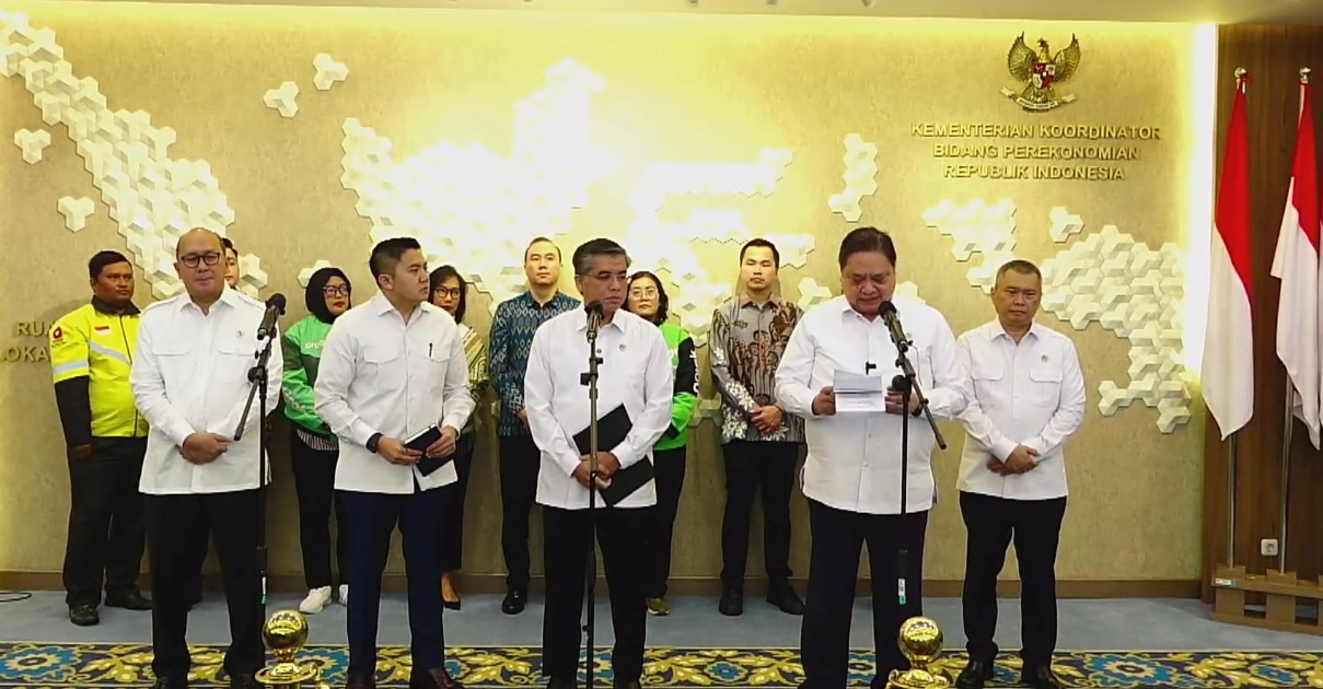 Menteri Koordinator (Menko) Bidang Perekonomian Airlangga Hartarto menjelaskan kebijakan THR, dan BHR Idulfitri 2026 di kantor Kementerian Koordinator Bidang Perekonomian, Jakarta, Selasa (3/3/2026). (Foto: Kemenko Perekonomian)