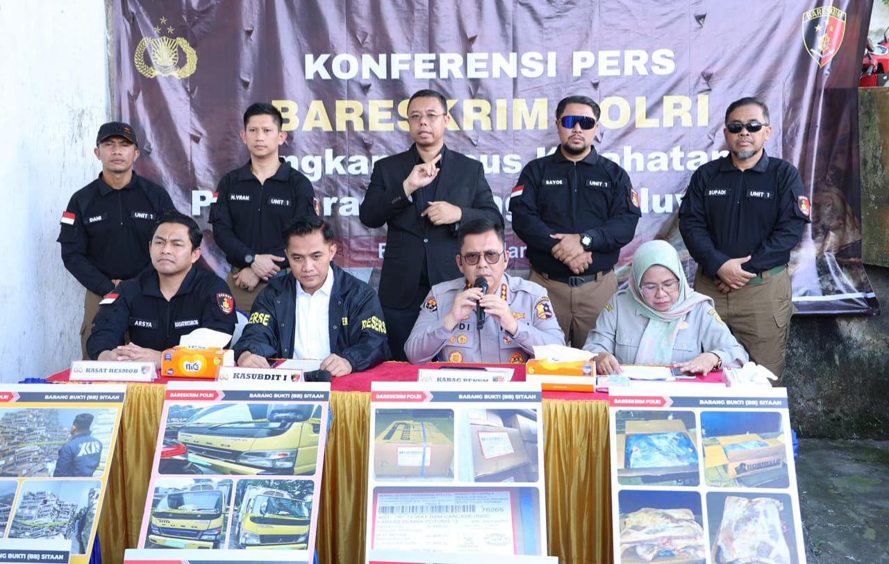 Kasubdit I Dittipidter Bareskrim Polri Kombes Pol Setyo K. Heriyatno bersama Kasat Resmob Bareskrim Polri Kombes Pol Teuku Arsya Khadafi. (Humas Polri)