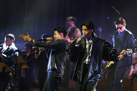 Penyanyi Vidi Aldiano saat tampil di atas panggung. Musisi tersebut dikenal tetap berkarya di tengah perjuangannya melawan kanker ginjal selama beberapa tahun terakhir.