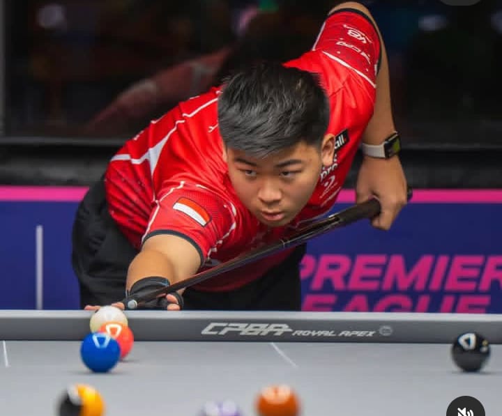 Pebiliar muda Indonesia Albert Januarta berpose usai menjuarai Junior Las Vegas Open 2026 di Las Vegas, Amerika Serikat.
