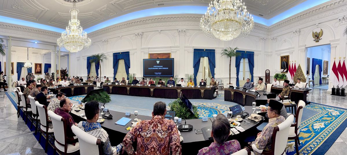 Presiden Prabowo Subianto berdiskusi dengan para tokoh nasional di Istana Negara untuk membahas perkembangan situasi geopolitik global, Selasa (3/3/2026).