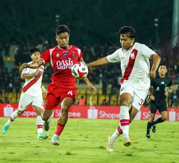 Duel tim papan bawah, Persijap Jepara dan Persis Solo tanpa pemenangan. Kedua tim bermain imbang 0-0 di laga malam tadi. (Ig Persijap)