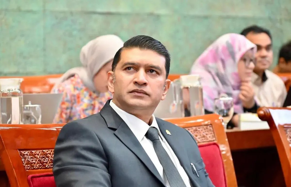 Lembaga antirasuah kini mendalami dugaan aliran dana dengan memanggil suami dan dua anaknya terkait kasus korupsi pengadaan di Pemkab Pekalongan.