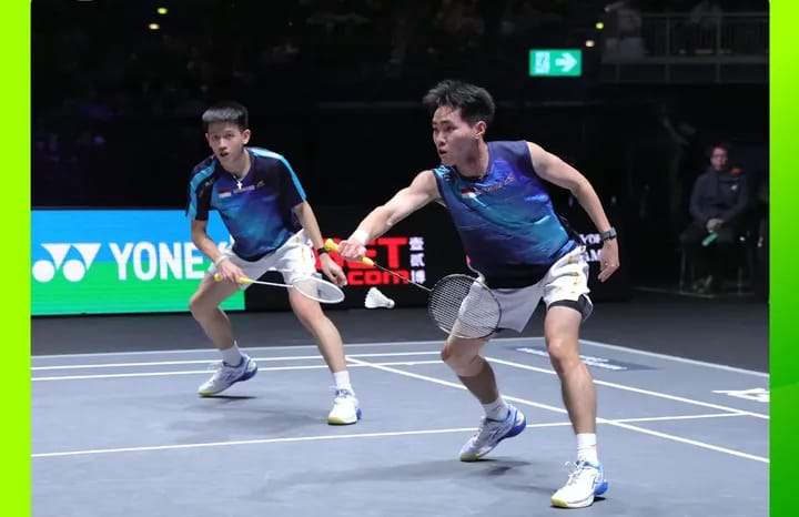 Pasangan ganda putra Indonesia Raymond Indra/Nikolaus Joaquin saat bertanding pada semifinal All England Open 2026 di Utilita Arena Birmingham.