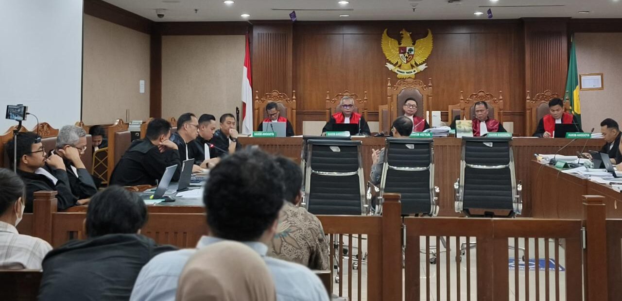 Mantan Mendikbudristek Nadiem Anwar Makarim saat menghadiri persidangan kasus dugaan korupsi pengadaan Chromebook di Pengadilan Tipikor Jakarta.