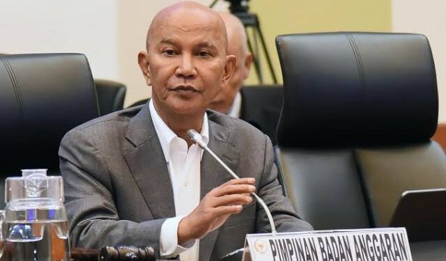 Ketua Badan Anggaran DPR RI Said Abdullah menyampaikan keterangan kepada wartawan di Kompleks Parlemen terkait kondisi APBN 2026 dan program prioritas pemerintah.