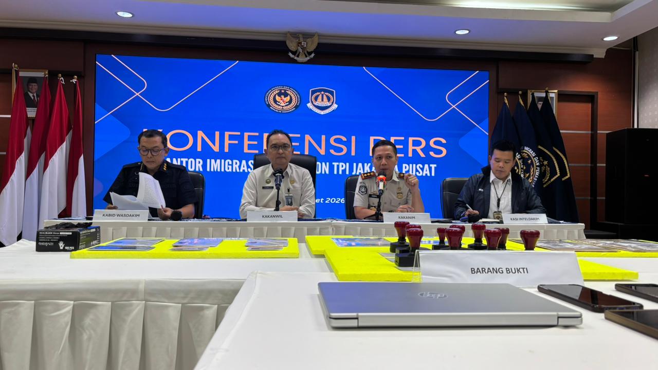 Imigrasi Jakarta Pusat menggelar konferensi pers terkait komplotan pembuat paspor palsu lintas negara (Foto: Ridwansyah/ekoin.co)