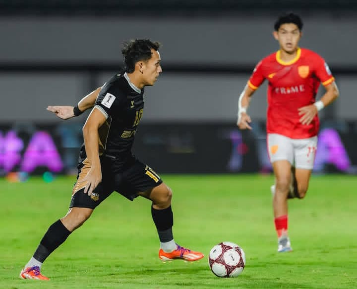 Penyerang Dewa United Egy Maulana Vikri dalam laga melawan Manilla Digger semalam. Dewa united gagal melangkah ke semi final usai bermain imbang 2-2 setelah sebelumnya di kandang Manilla menerima kekalahan 1-0. (Ig dewa)