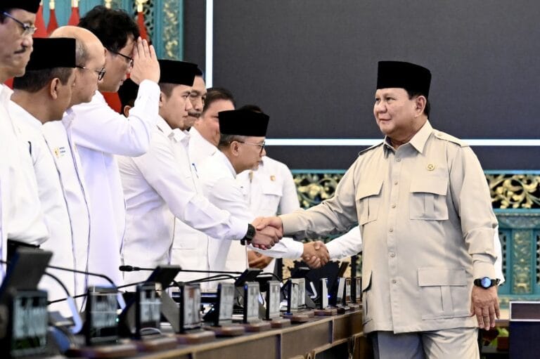 Presiden Prabowo Subianto memimpin Sidang Kabinet Paripurna di Istana Negara Jakarta dan meminta para menteri tidak menggelar open house mewah saat Lebaran.