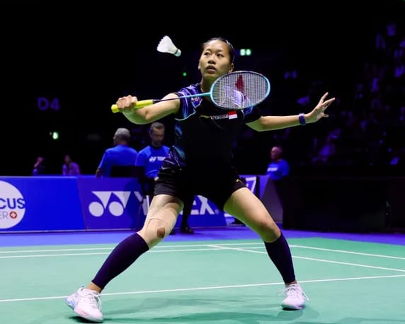 Tunggal putri Indonesia Putri Kusuma Wardani saat bertanding di Swiss Open 2026 di St. Jakobshalle, Basel.