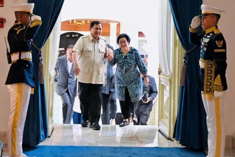 Presiden Prabowo Subianto menerima Megawati Soekarnoputri di Istana Merdeka dalam pertemuan akrab yang membahas isu strategis nasional dan geopolitik global.