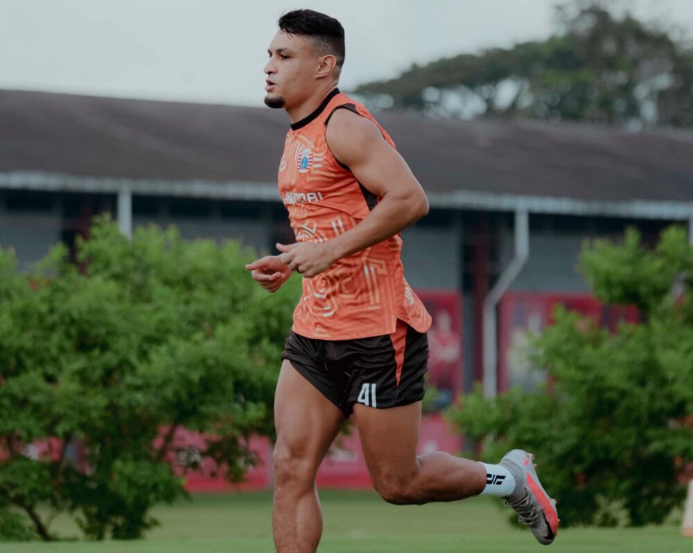 Pemain Persija Jakarta menjalani sesi latihan intensif di Persija Training Ground sebagai persiapan menghadapi Bhayangkara Presisi Lampung FC pada lanjutan Super League 2025/2026.