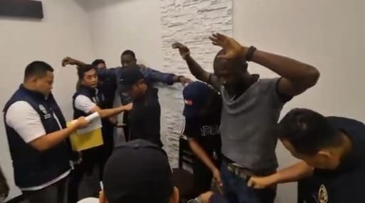 Dua WNA asal Liberia diamankan polisi di apartemen kawasan Jakarta Barat terkait kasus penipuan dengan modus black dollar atau dolar hitam.
