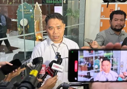 KPK resmi membatalkan status tahanan rumah Gus Yaqut dan mengembalikannya ke sel tahanan rutan dengan alasan strategi penanganan perkara, meskipun sebelumnya sempat dikabulkan karena alasan penyakit GERD akut. (Foto: Ist/Ekoin)