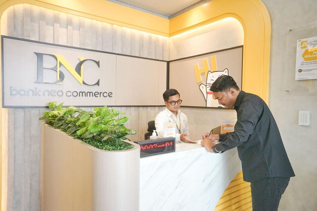 Aktivitas layanan PT Bank Neo Commerce Tbk usai dijatuhi sanksi oleh Otoritas Jasa Keuangan terkait pelanggaran ketentuan pasar modal.