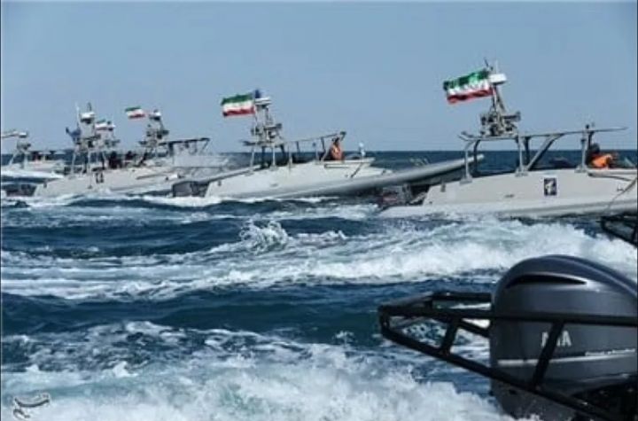 Pasukan Garda Revolusi Iran bersiap, sementara kapal tanker dialihkan untuk menghindari Selat Hormuz yang terblokade akibat ancaman perang AS-Israel.