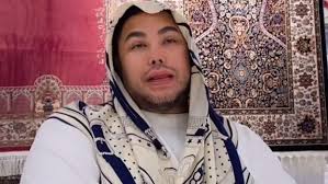 Ivan Gunawan membagikan kisah perjalanan spiritualnya yang penuh liku hingga akhirnya mampu menjalankan puasa Ramadan secara penuh pada 2025.