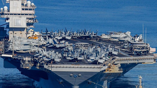 Kapal Induk USS Gerald R Ford T ditarik dari Timur Tengah untuk diperbaiki. Foto: AFP/COSTAS METAXAKIS