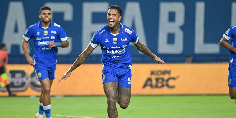 Hasil Persib Bandung Vs Semen Padang 2-0, Dwigol Ramon Tanque Kokohkan Maung di Puncak
