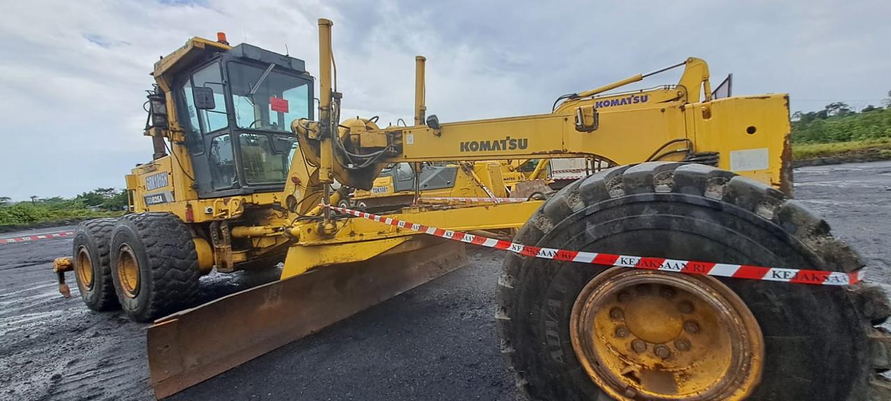 Penyidik JAM PIDSUS menyita sekitar 60.000 metrik ton batu bara serta seluruh infrastruktur pendukung tambang sebagai barang bukti kasus dugaan korupsi yang merugikan keuangan negara. (Foto: Ist/Puspenkum)
