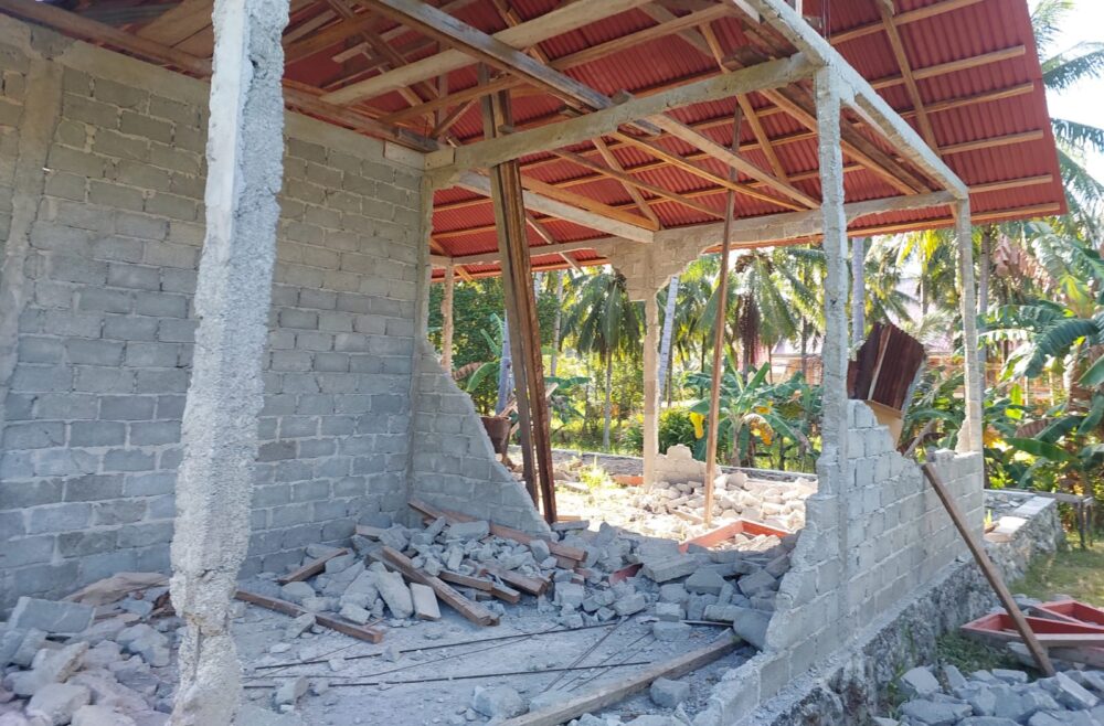 Bangunan mengalami kerusakan akibat gempa di Kecamatan Batang Dua, Kota Ternate, Kamis (2/4/2026). (Foto: Dok. BPBD Kota Ternate)