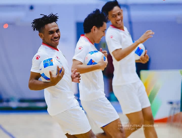 Skuad tim nasional futsal Indonesia saat menjalani latihan resmi menjelang laga perdana ASEAN Futsal Championship 2026 di Nonthaburi, Thailand, Senin (6/4/2026). Pelatih Héctor Souto menargetkan timnya menembus babak semifinal sekaligus menguji kualitas pemain muda hasil kompetisi domestik dalam persaingan level Asia Tenggara. (Foto: Ist/Ekoin)